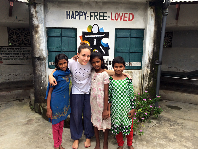 El testimonio de voluntariado en la India de una profesora de Primaria