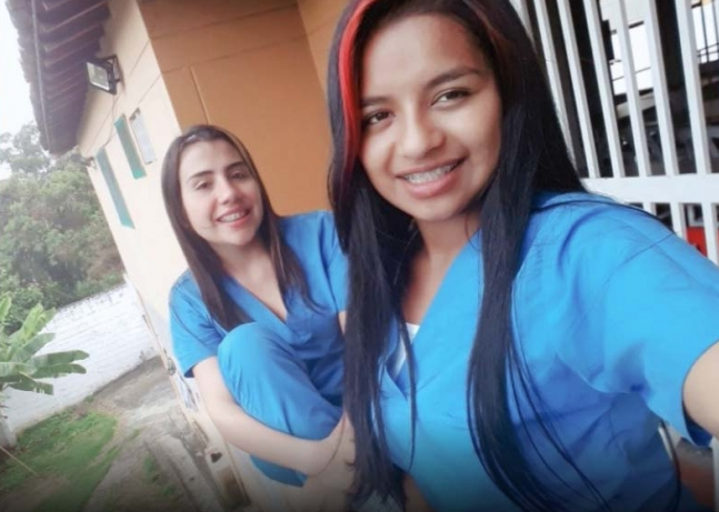 Dos jóvenes desvinculadas del conflicto armado se gradúan como enfermeras