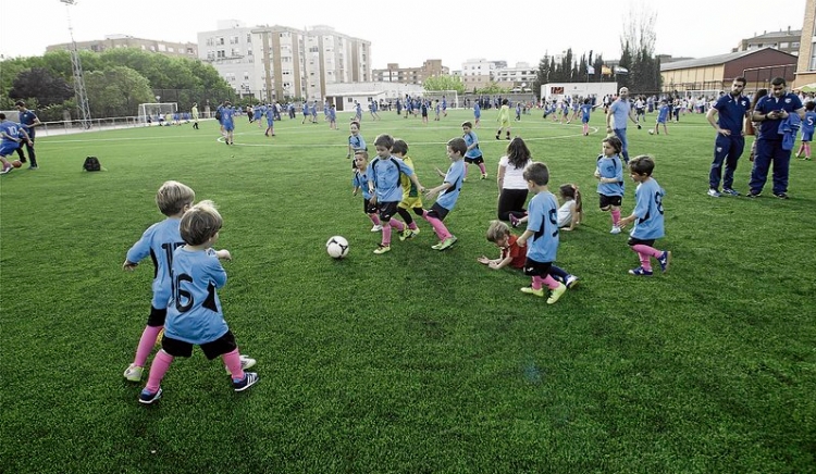 Salesianos Badajoz inaugura el campo de fútbol de césped artificial