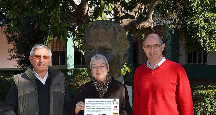 Fotonoticia: Salesianos Mérida entrega 1.500 euros a la ONG Mensajeros de la Paz