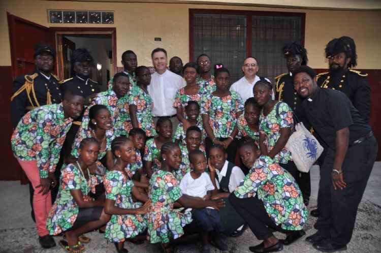 Una jornada completa para los jóvenes de Liberia con el X Sucesor de Don Bosco
