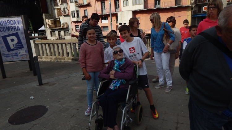Salesianos Ripoll participa en la «Caminata por el Envejecimiento Activo»