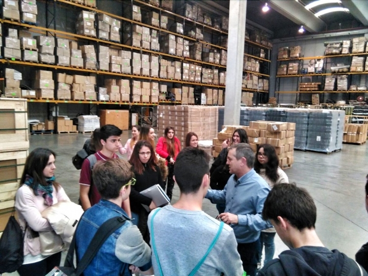Los alumnos de Actividades Comerciales de Salesianos Sant Vicenç visitan Decathlon y la empresa Sparber Group