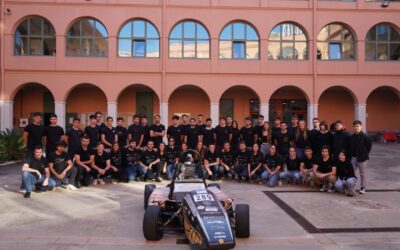 Una cincuentena de estudiantes de la EUSS diseñan un nuevo coche de carreras para competir en el Formula Student